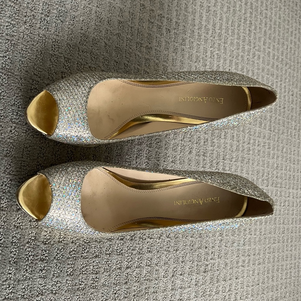 Silver pumps